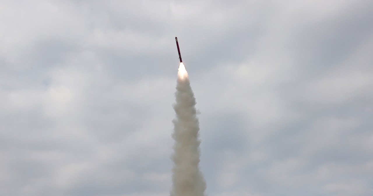 Korea Północna testuje pociski manewrujące tuż przed wizytą Trumpa w Seulu