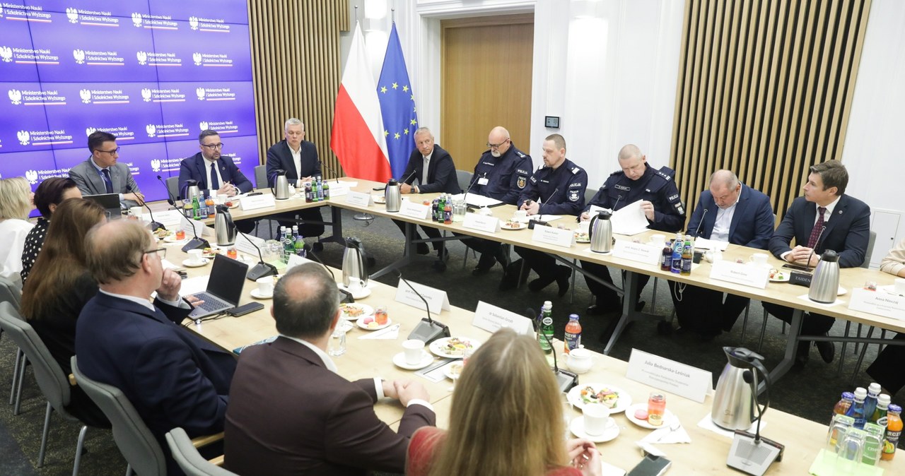 Jak zwiększyć poziom bezpieczeństwa na uczelniach? Ustalenia okrągłego stołu
