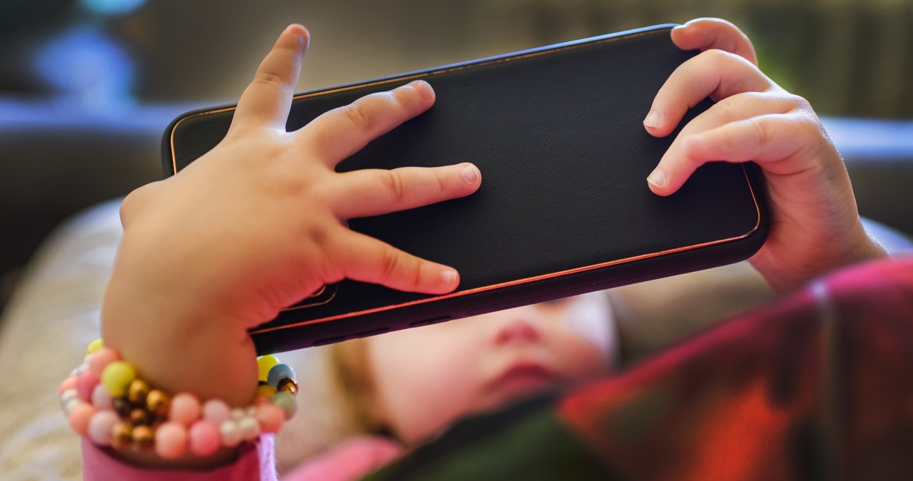 Trzymajcie maluchy z dala od ekranów! To zaburza rozwój ich mózgów