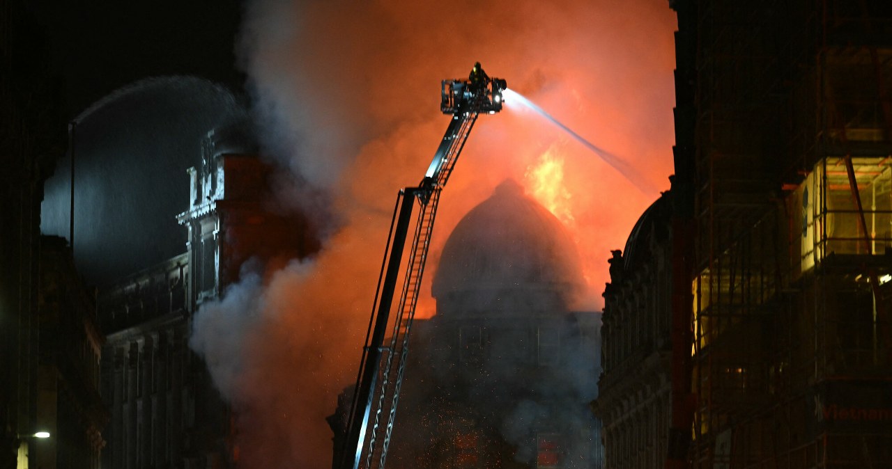 Gigantyczny pożar w Glasgow. Runął budynek przy dworcu