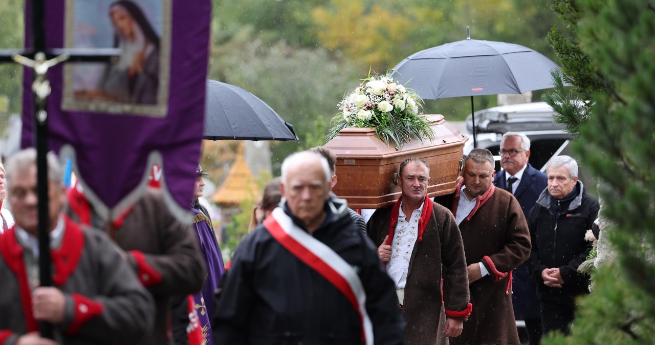 Pożegnano legendę narciarstwa. Tak wyglądał pogrzeb Doroty Tlałki-Mogore