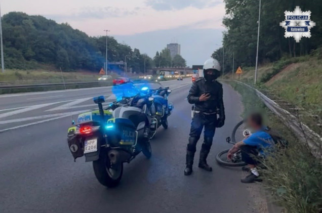 Jechał rowerem po autostradzie. Był pijany