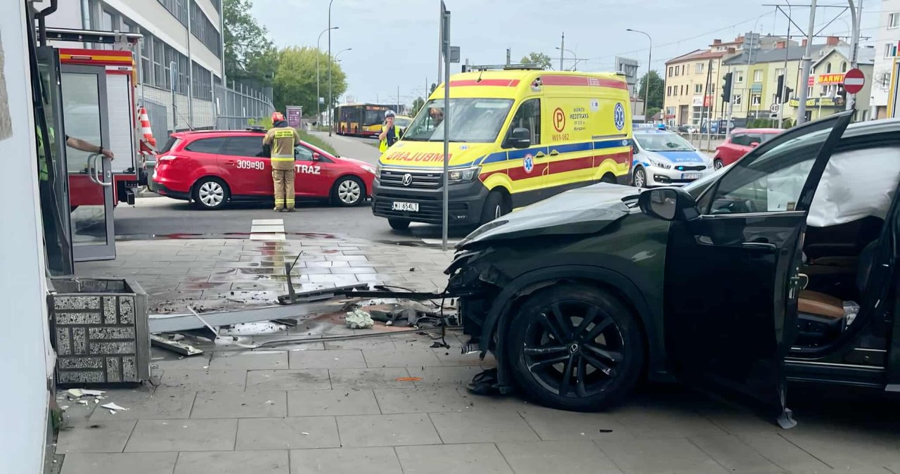 ​Kierowca wjechał autem w portiernię Instytutu Lotnictwa