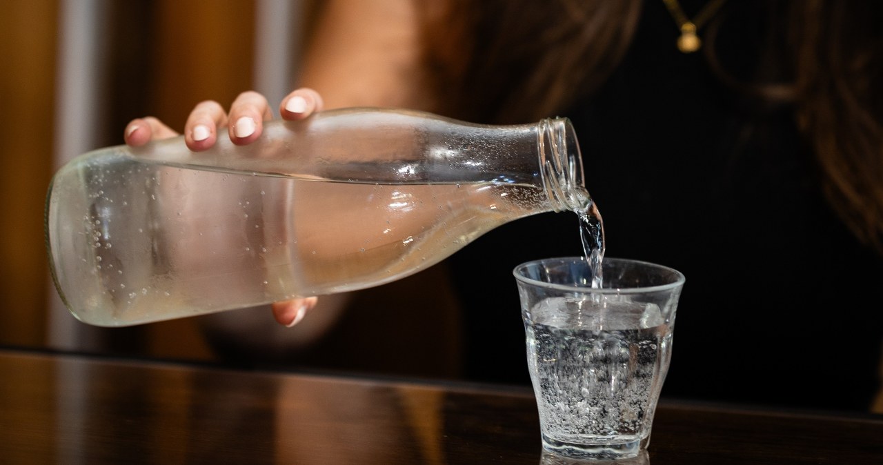 Woda w restauracji darmowa jeszcze tego lata? Rząd szykuje zmiany