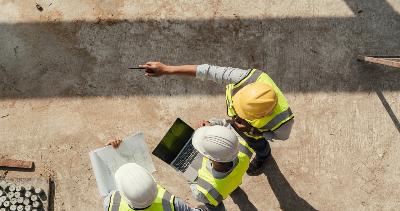 "Automatyczne członkostwo". Tak zatrudniano tam Polaków