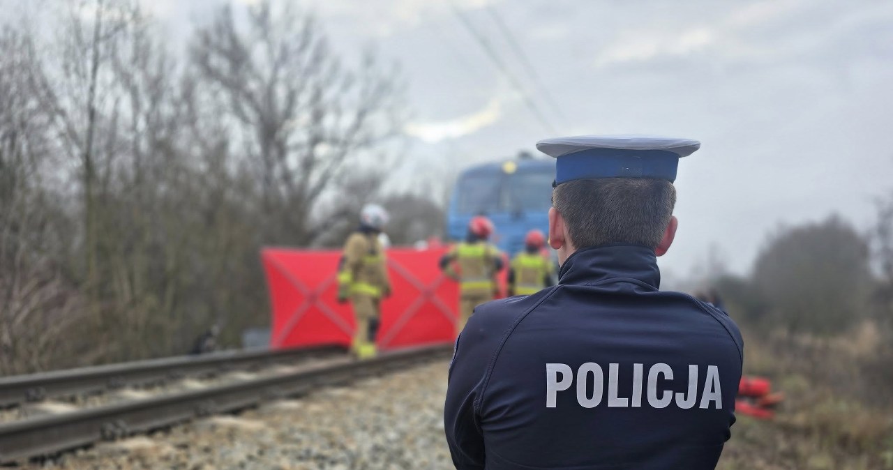 Zginęli rodzice dwulatka. Śledztwo ws. tragedii na przejeździe kolejowym w Ziębicach
