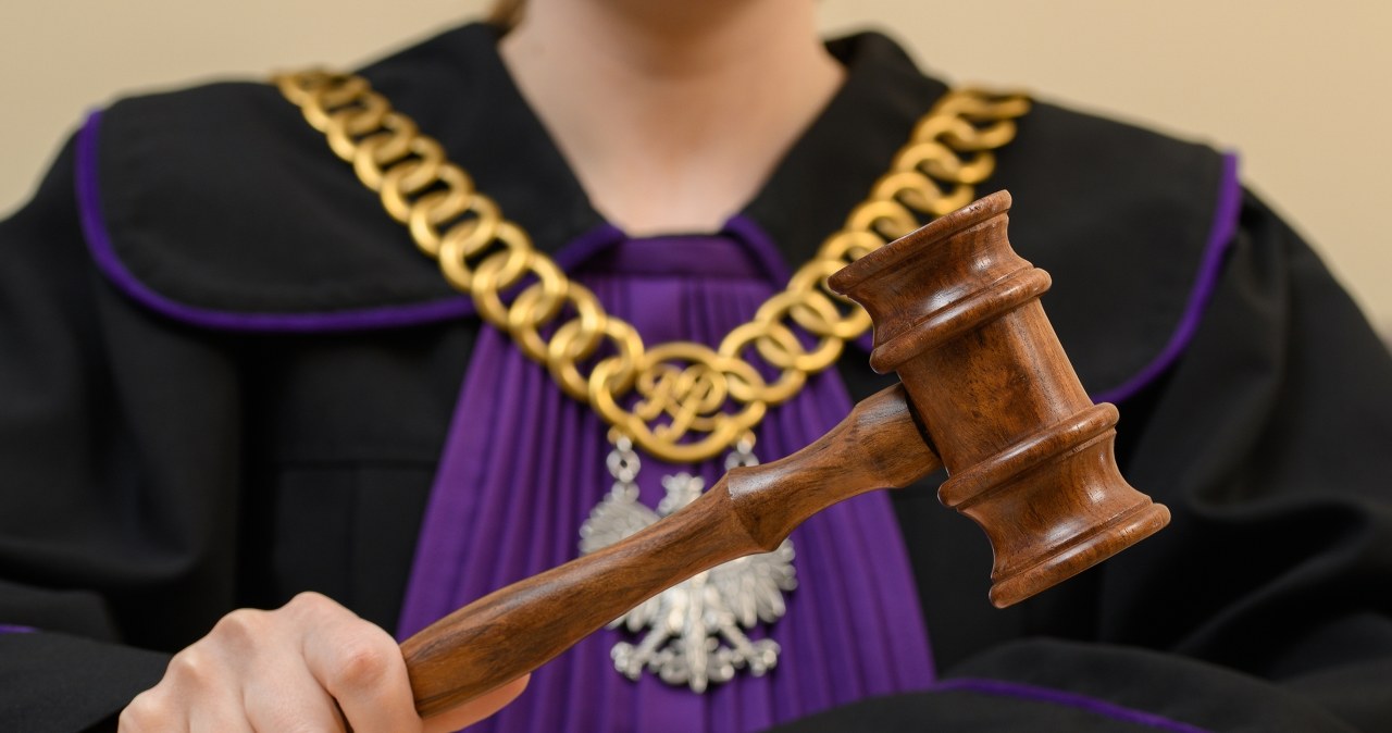 Seksualnie wykorzystywał pasierbicę i znęcał się nad nią. Były burmistrz skazany