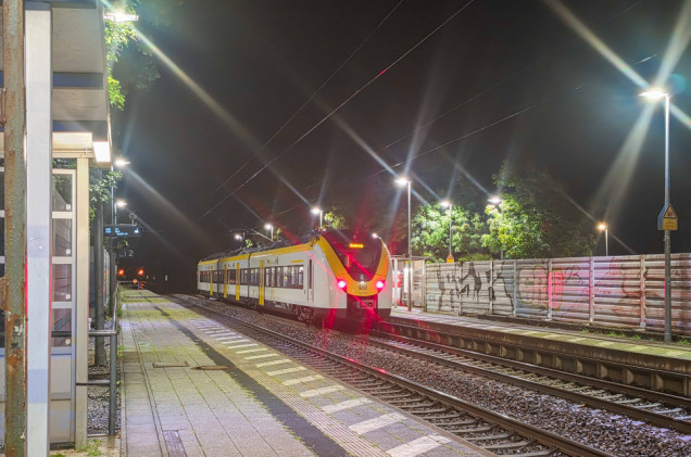 Mężczyzna wypadł z pociągu jadącego 120 km/h. Sąd nie zgodził się na areszt dla podejrzanego