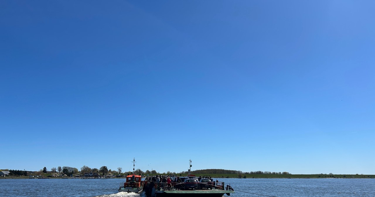 "Cieszymy się, że otwieramy sezon". Prom Świbno-Mikoszewo ponownie łączy brzegi Wisły
