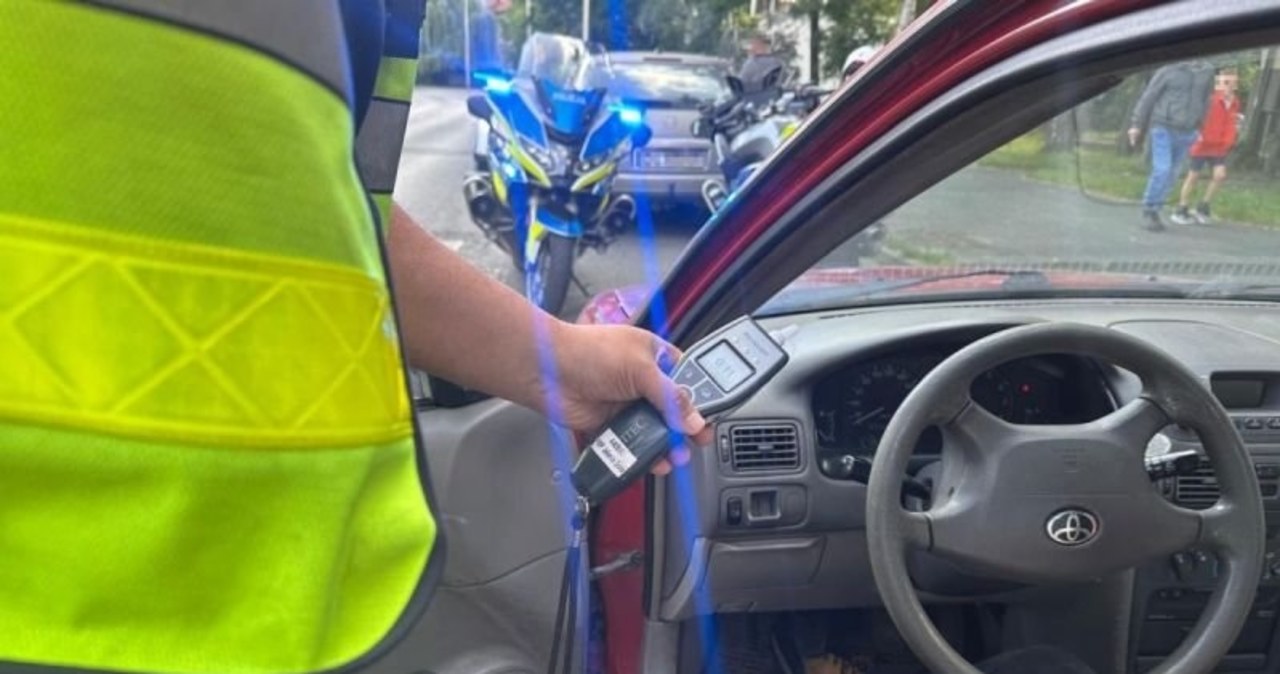 Wyprzedzał na przejściu dla pieszych w pobliżu szkoły. Był pijany