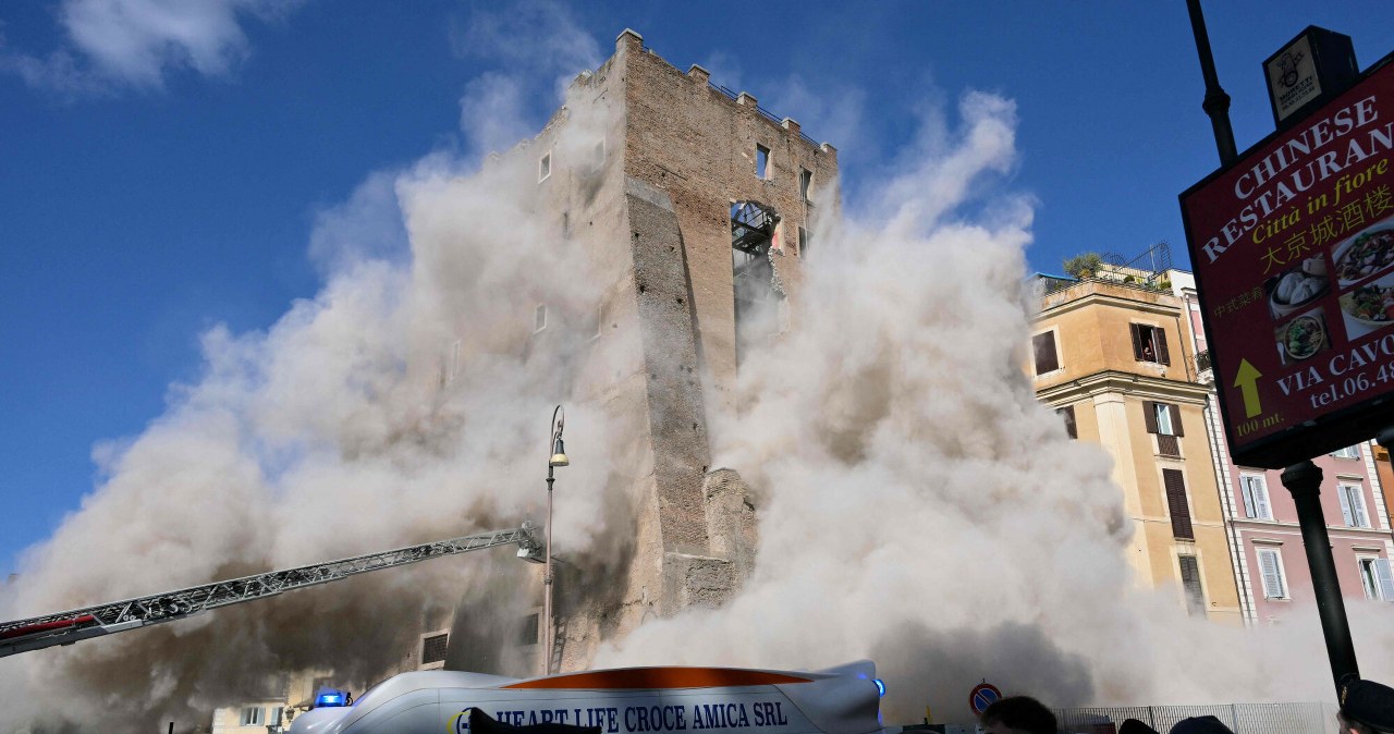 Zawaliła się średniowieczna wieża w centrum Rzymu. Zobacz nagrania