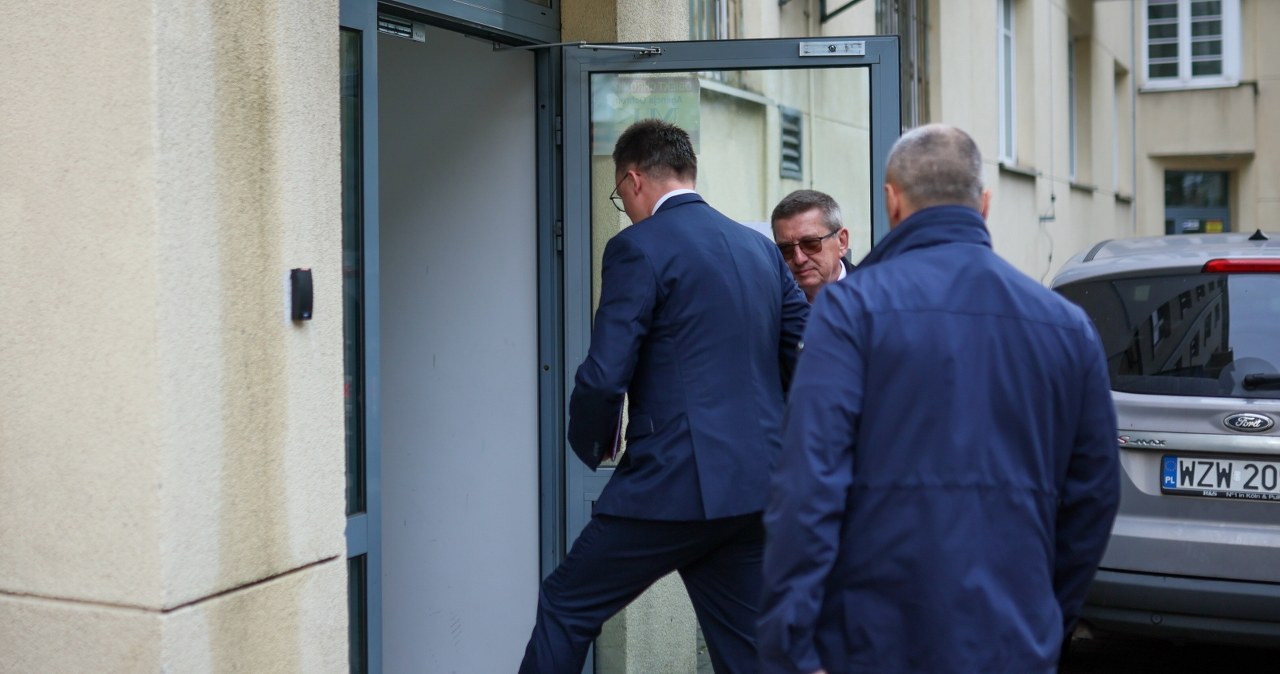 Hołownia w prokuraturze. Przesłuchanie przerwane