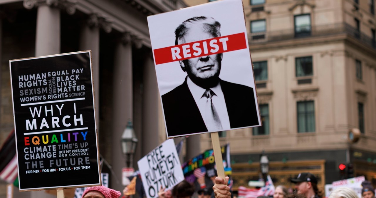 Trump gra w golfa, świat protestuje. Globalna reakcja na politykę USA