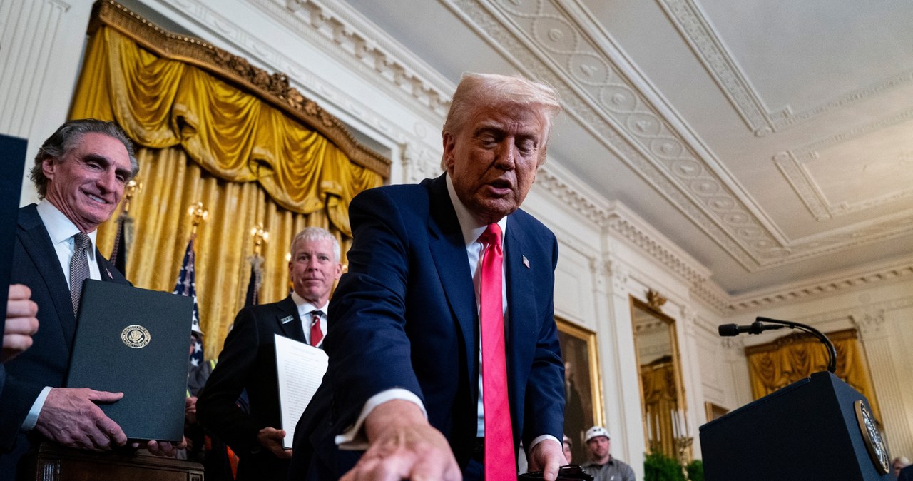 Trump kpi i mówi o całowaniu w pupę. Kolejne gigantyczne cła weszły w życie