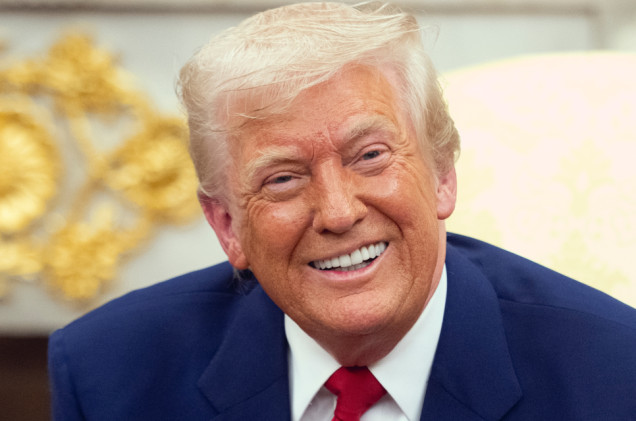 Donald Trump sprzedaje swoje wpisy. „Bezczelna korupcja”