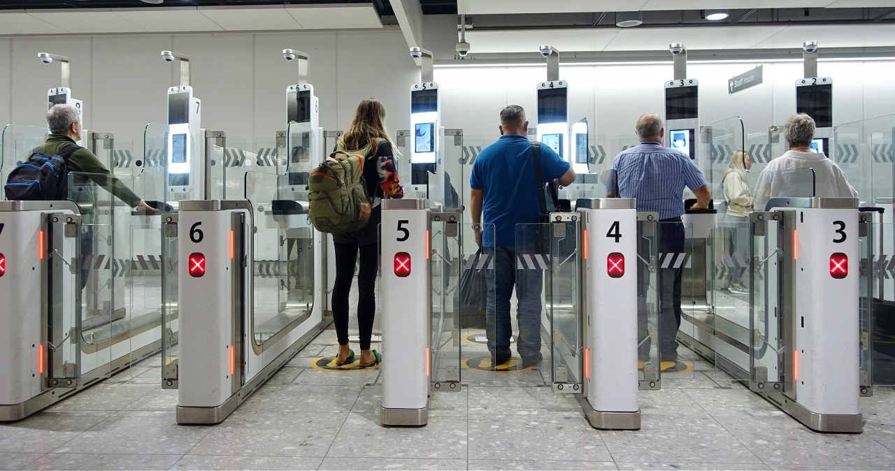 Szybciej i wygodniej. Lotnisko w Katowicach inwestuje w nowoczesne bramki