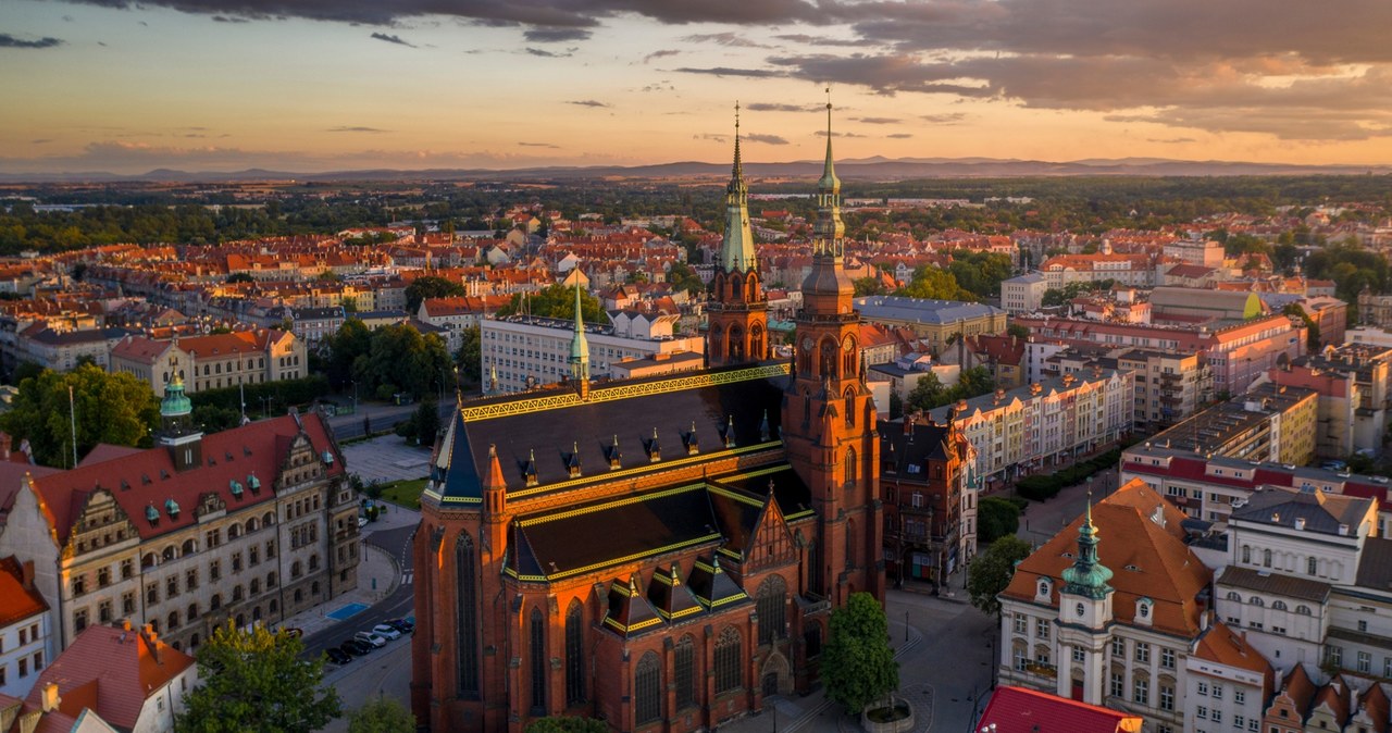 Awantura w legnickiej katedrze. ​Półnagi i pijany mężczyzna obrażał wiernych