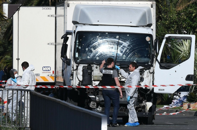 Wjechał w tłum i zabił 86 osób. Mija dekada od zamachu w Nicei