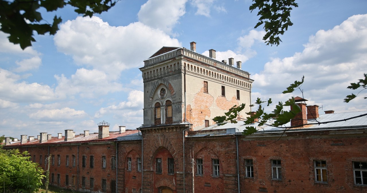 Najdłuższy budynek Europy jest w Polsce. Niewiarygodna atrakcja tuż pod Warszawą