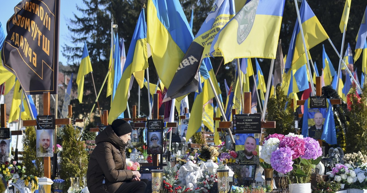 Pole Marsowe zapełnione mogiłami wojennymi. Relacja RMF FM ze Lwowa