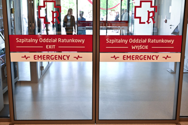 „Plaster na ropiejącą ranę”. Politycy i medycy o zapowiedziach minister zdrowia