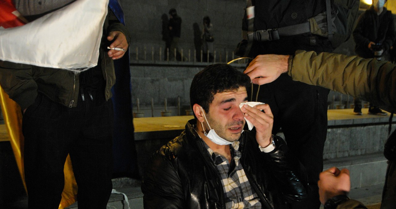 Pieczenie, duszności i wymioty trwały kilka tygodni. BBC ujawnia, czym spryskano protestujących