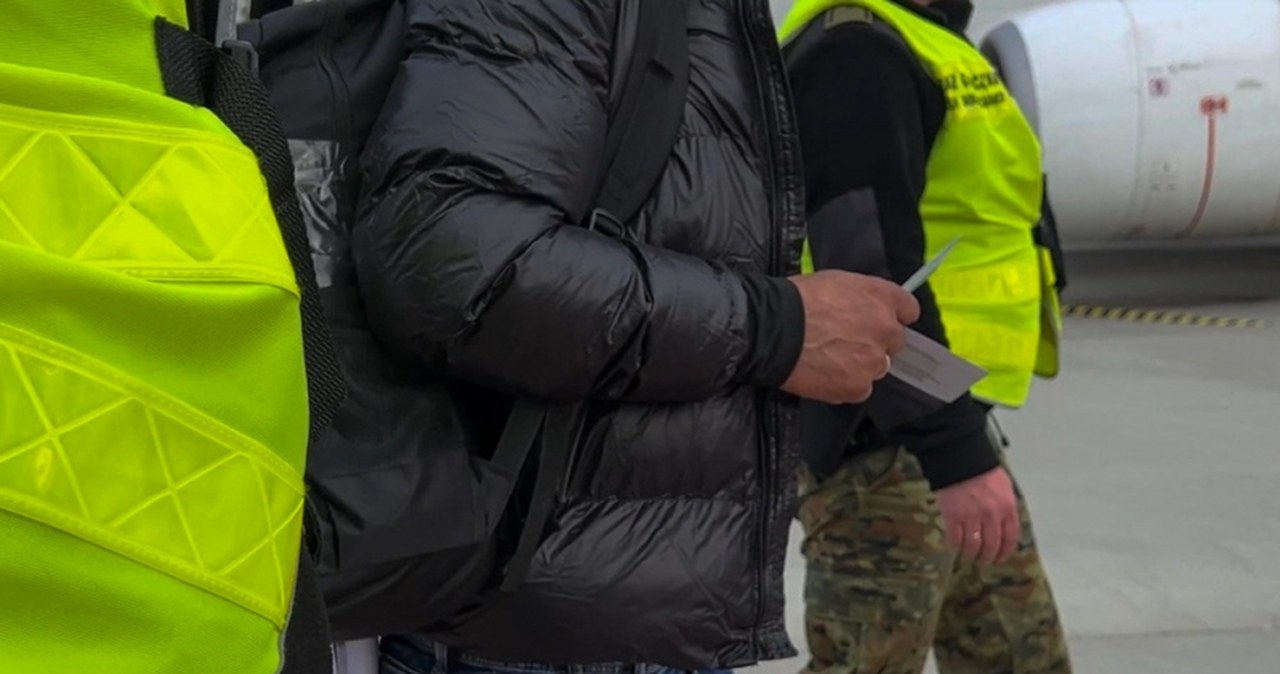 Deportowani z Polski. Samolot wystartował z Łodzi