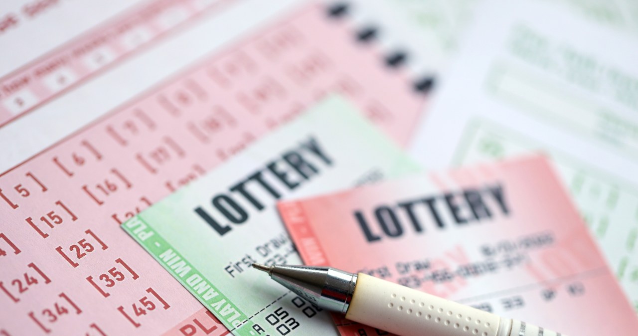 Szansa jedna na 24 biliony. Wygrali na loterii... dwa razy