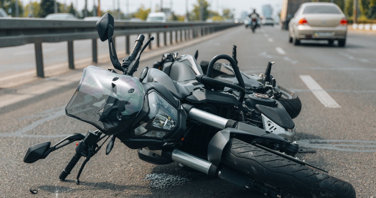 Wypadek trzech motocyklistów w Helu. Dwie osoby są w stanie ciężkim