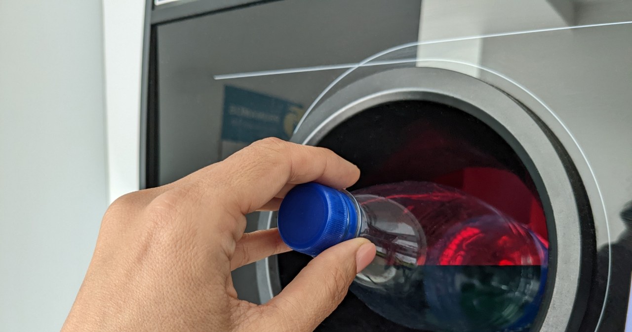 Kaucja za butelki i puszki krok po kroku. Poradnik mistrza recyklingu