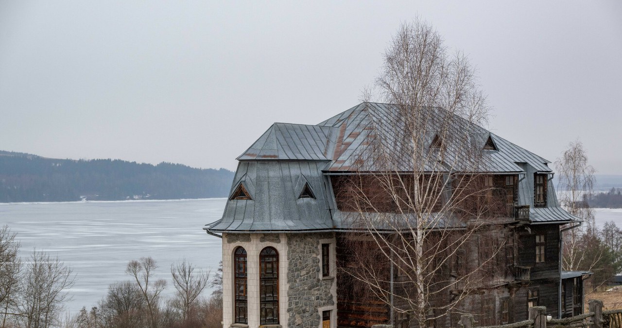 Miasteczko widmo nad jeziorem. Osada Czorsztyn czeka na swoje drugie życie