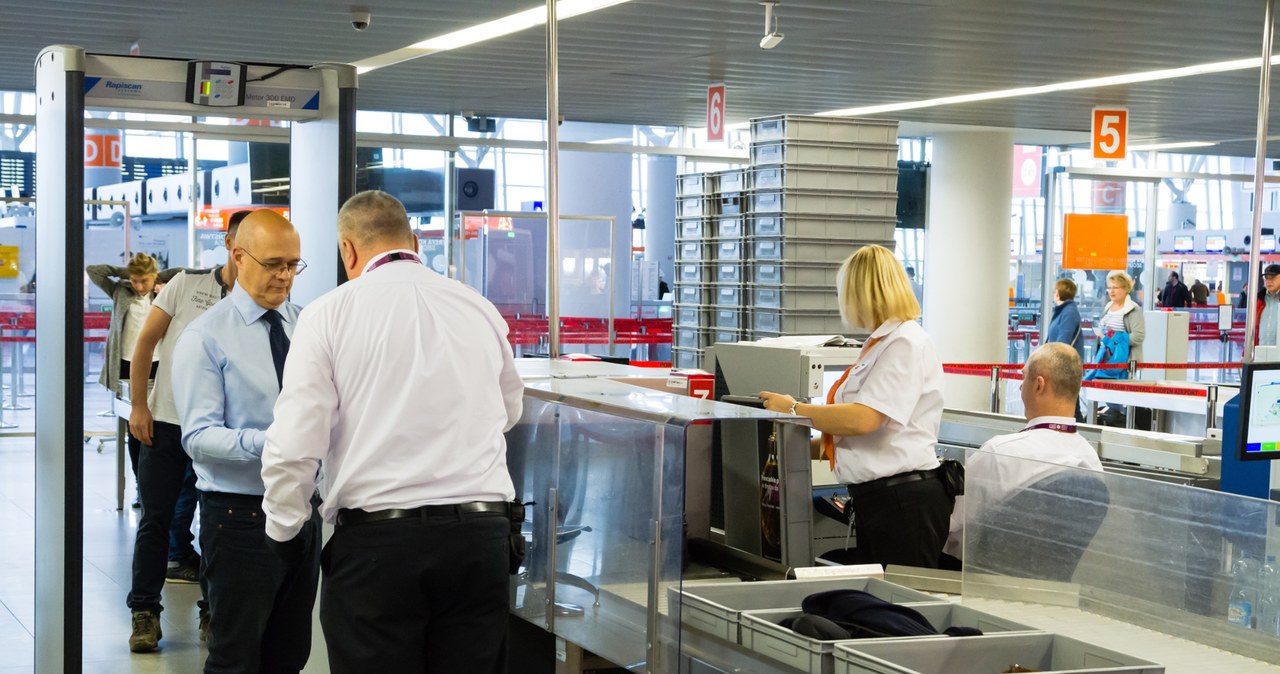 Koniec z ograniczeniami na lotniskach? Nowa technologia już wkrótce w Warszawie