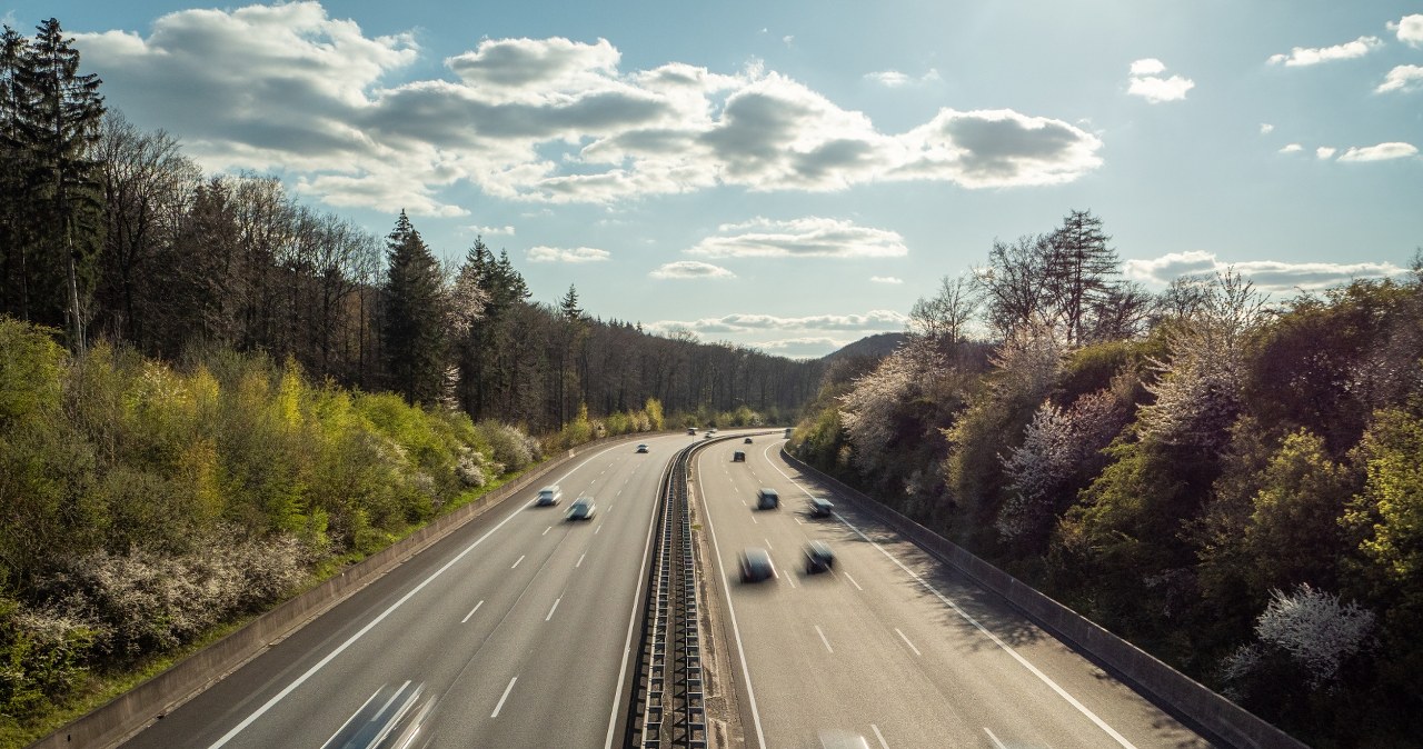 Szokujące sceny na autostradzie. Pędzili 140 km/h i uprawiali seks