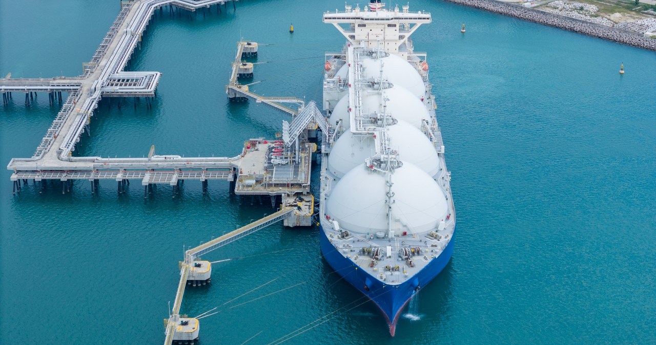 Tranzyt przez Niemcy i Polskę. Pionierski transport surowca dla Ukrainy