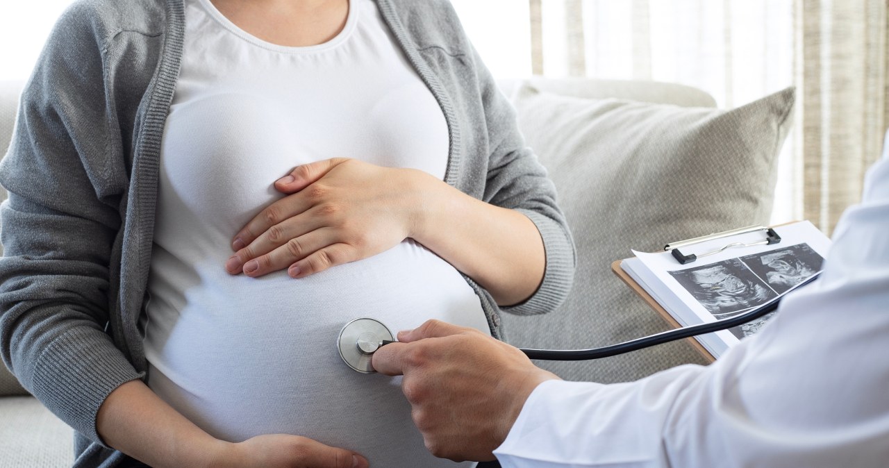 ​Transport ciężarnej karetką na porodówkę? "TOP Mama" wywołuje wątpliwości