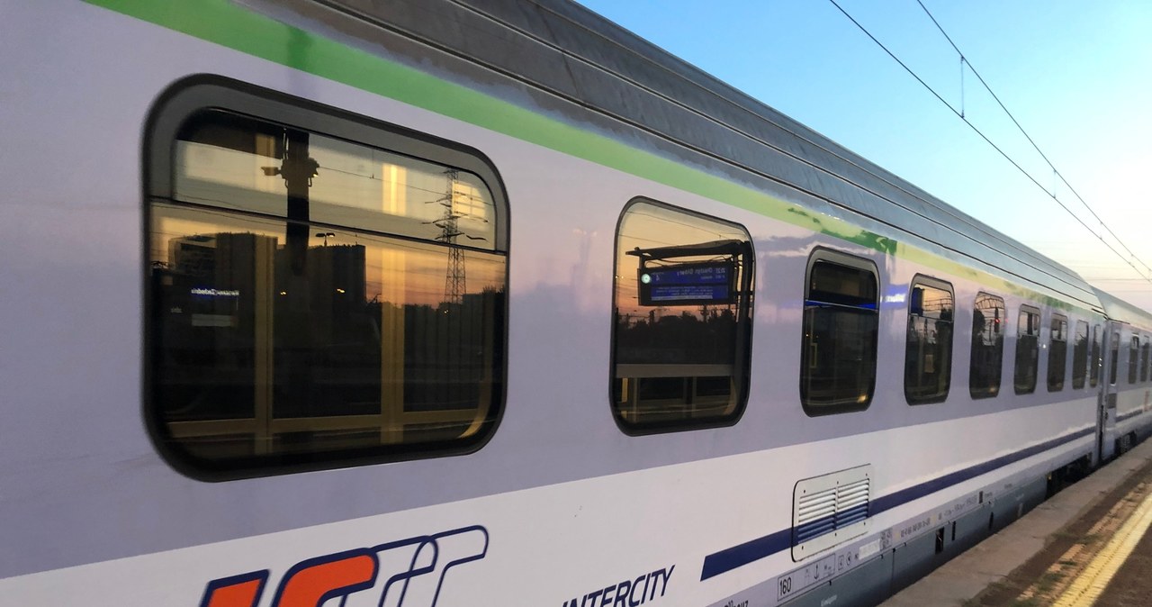 Tragedia na torach. Samochód wjechał w pociąg