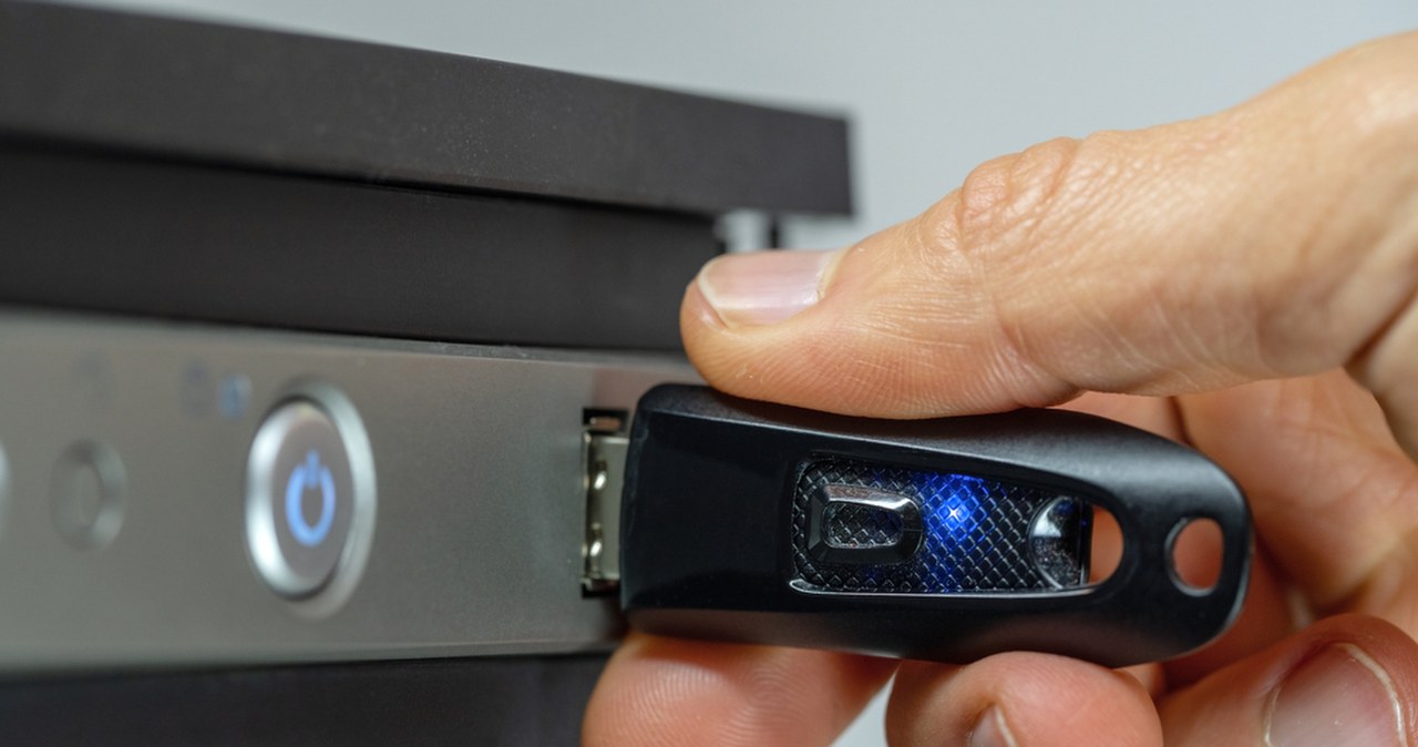 Zgubił pendrive'a z danymi ponad 4000 osób. Sanepid ukarany po wpadce pracownika