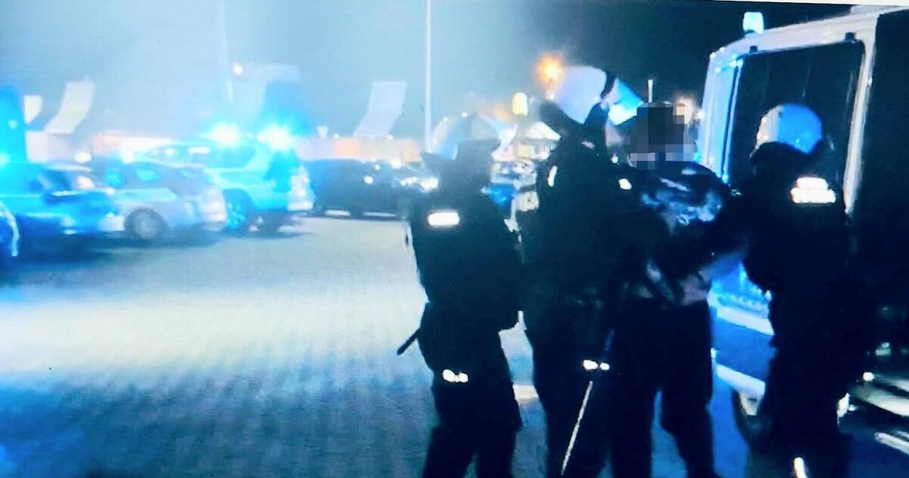 Kibice chcieli wtargnąć na trasę S3. W ruch poszły pałki i gaz