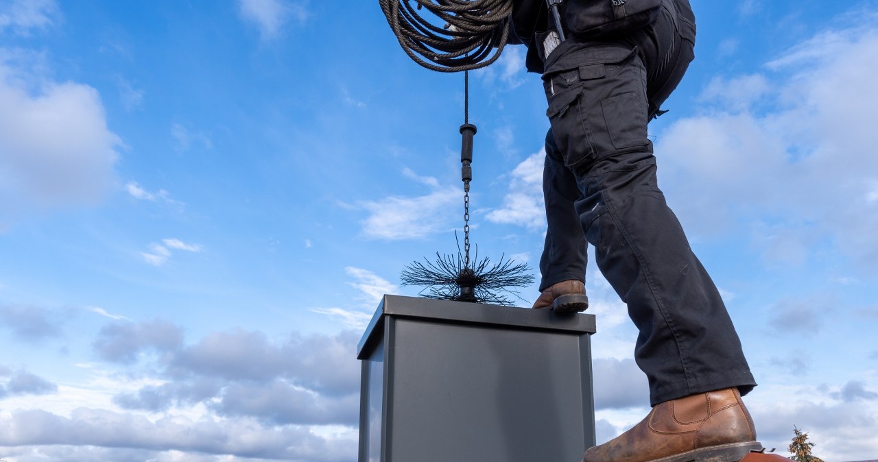 To obowiązek każdego domu. Ile kosztuje przegląd i czyszczenie komina?