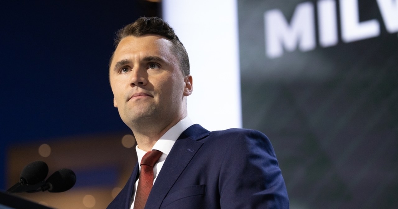 Strzały na uniwersytecie. Charlie Kirk nie żyje