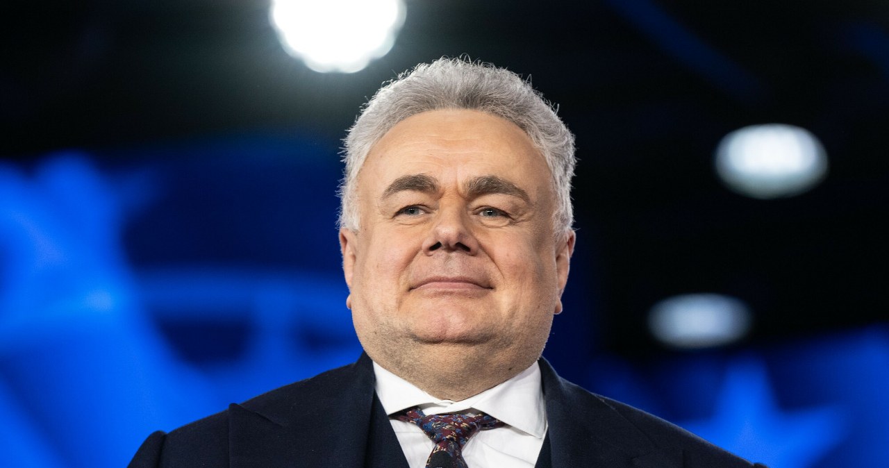 ​Policja w mieszkaniu Sakiewicza. Nowe informacje - zatrzymano jedną osobę