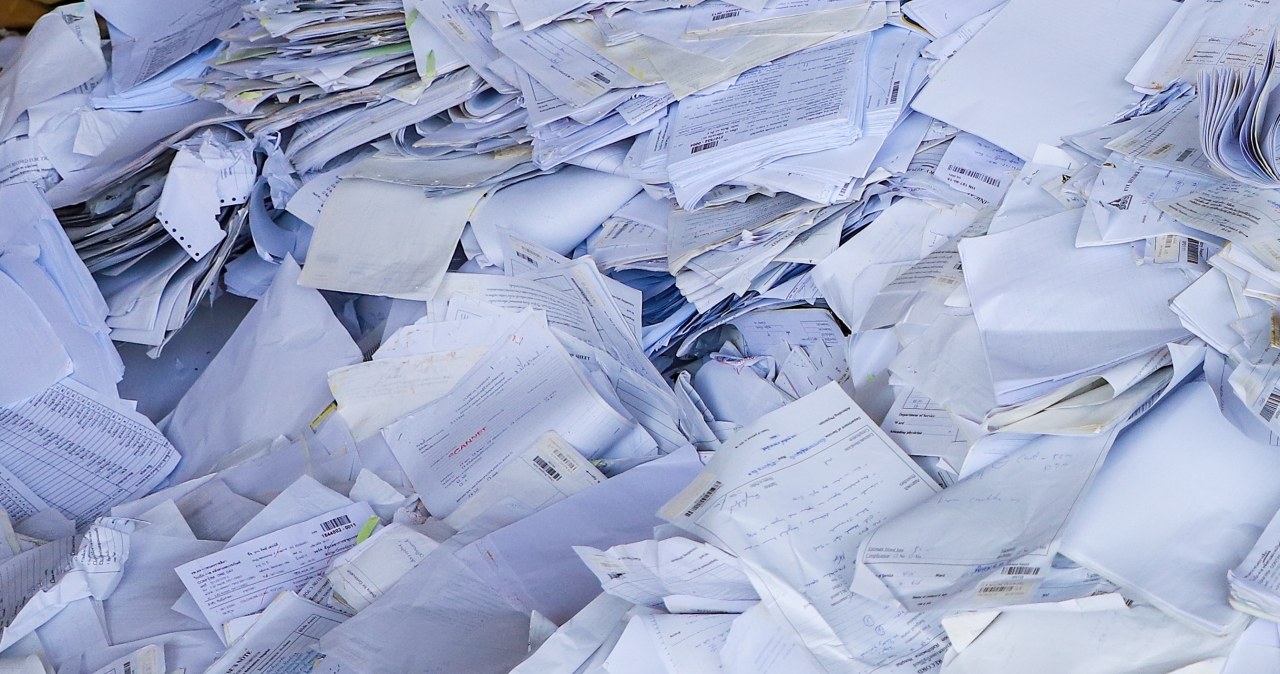 Wojskowe dokumenty wśród odpadów. Reakcja szefa MON