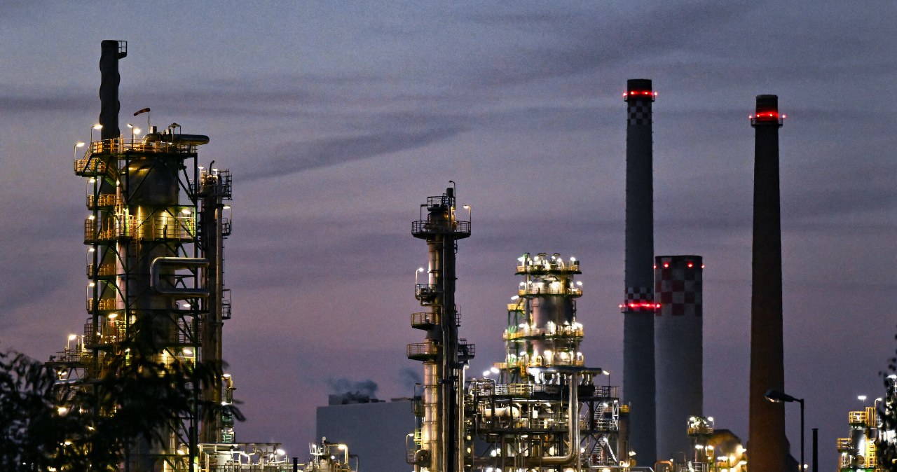 Awaria rurociągu przy granicy z Polską. Ropa tryska na wysokość kilkunastu metrów