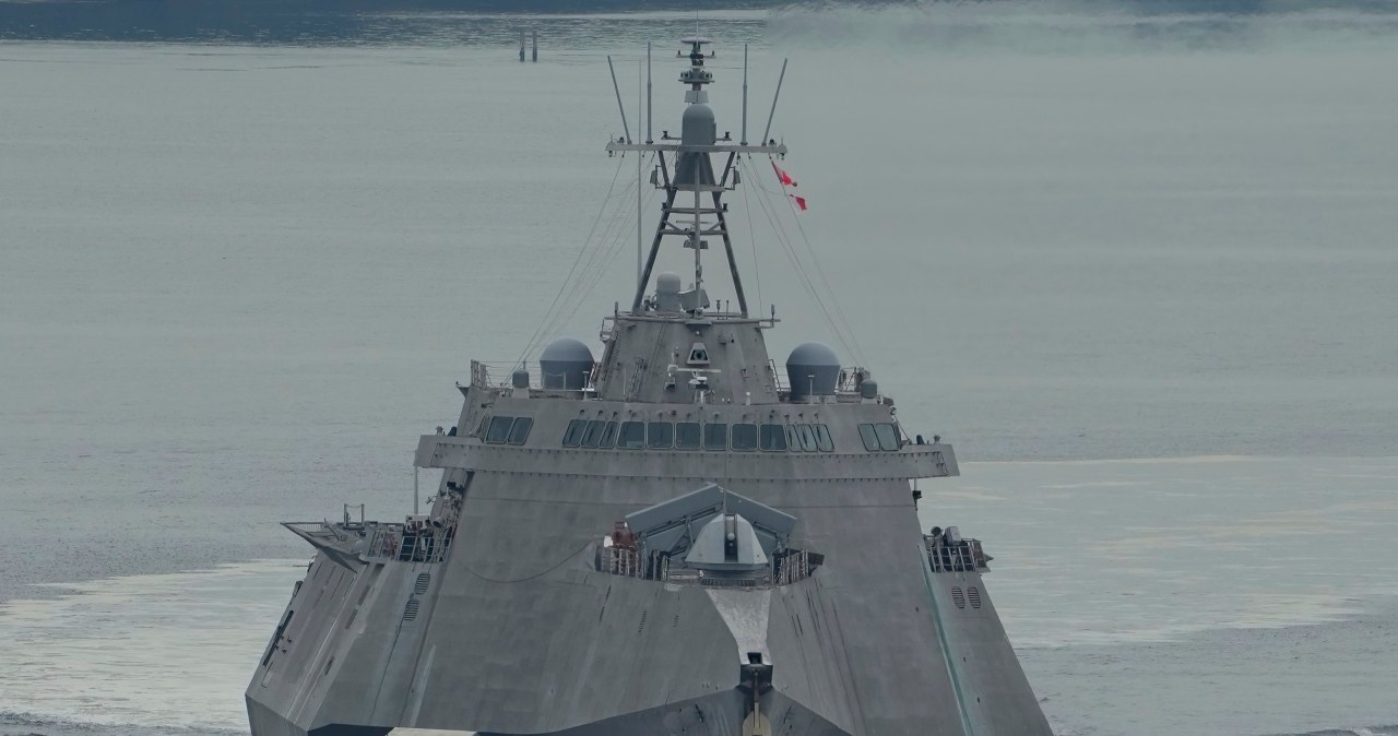 Amerykański niszczyciel Delbert Black w gotowości. Odliczanie do ataku na Iran?