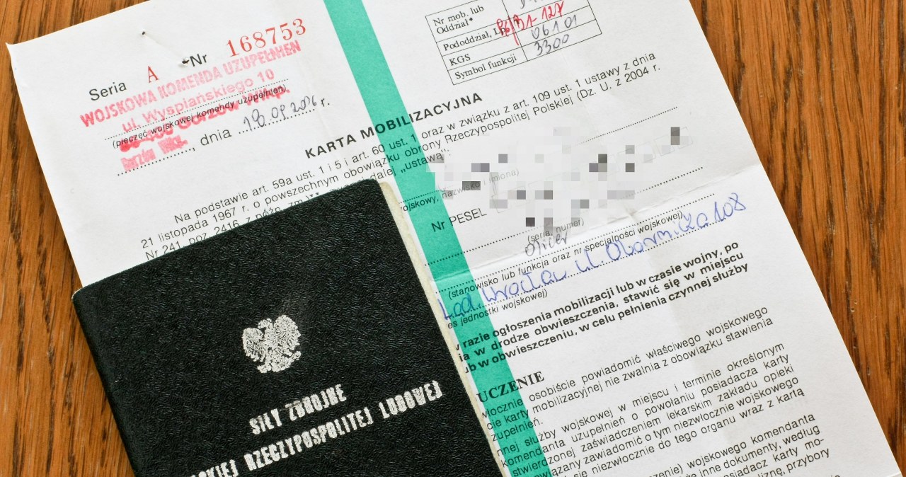 Karty mobilizacyjne trafiają do Polaków. Co oznaczają wezwania?