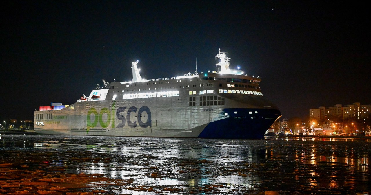 161 pasażerów i 158 ciężarówek. Prom Jantar Unity wypłynął w pierwszy rejs