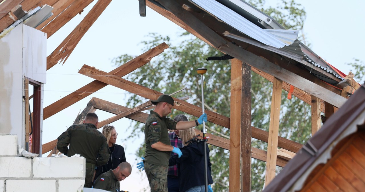 Zniszczony dom w Wyrykach zostanie odbudowany. Kto za to zapłaci?