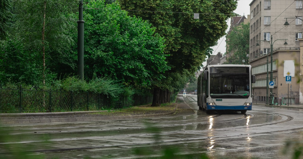 Potężna burza przeszła nad Krakowem. Są utrudnienia w komunikacji miejskiej