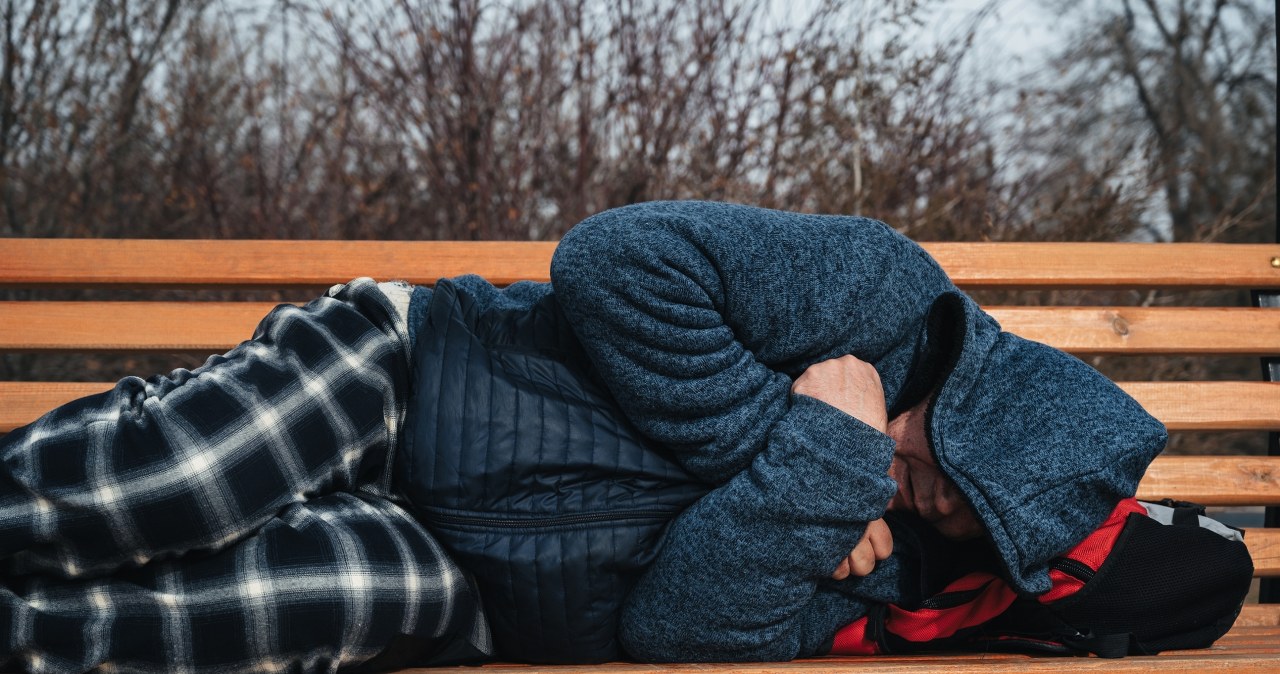 Ciepłe kurtki, spodnie, polary. Łódź zbiera zimowe rzeczy dla bezdomnych