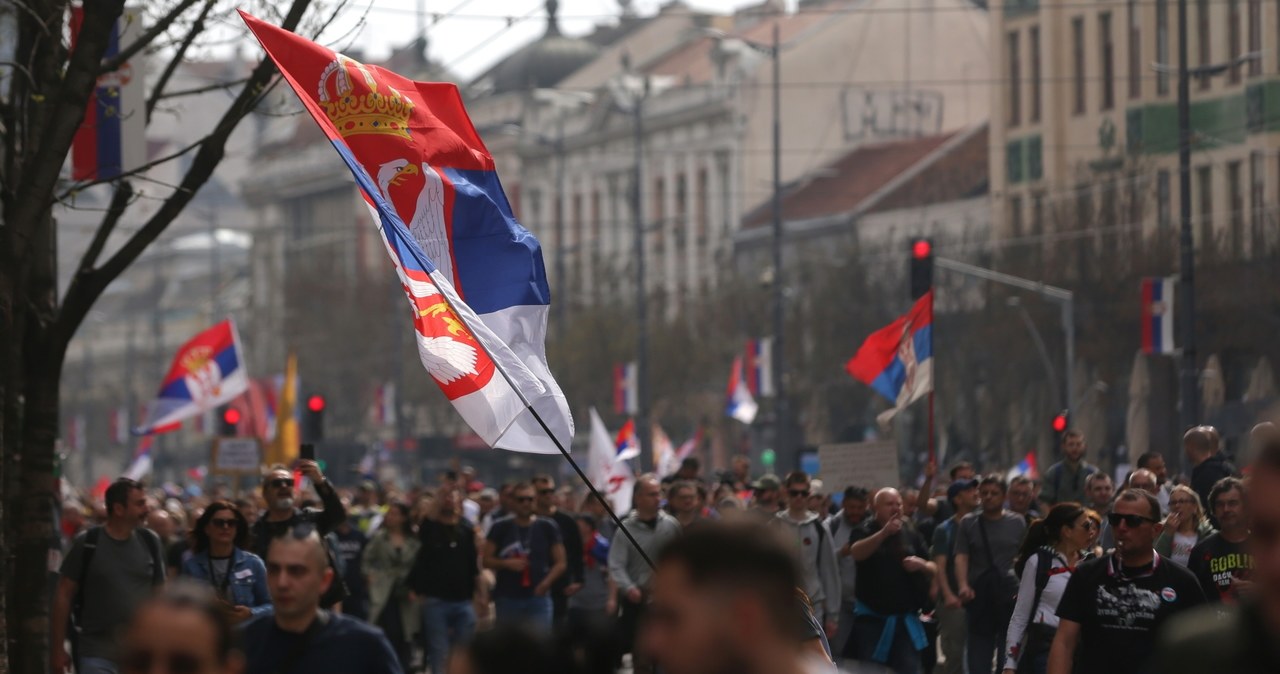 Samochód wjechał w grupę demonstrantów podczas protestu w Belgradzie